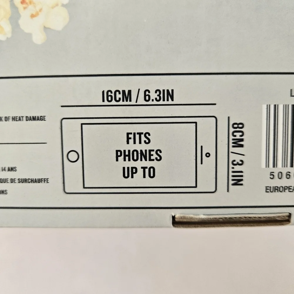 NIB Smartphone Projector 2.0 cinema in a box